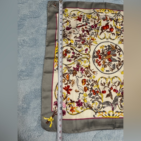 Vintage Floral Patterned Silk Scarf 27” x 28” - Picture 8 of 10